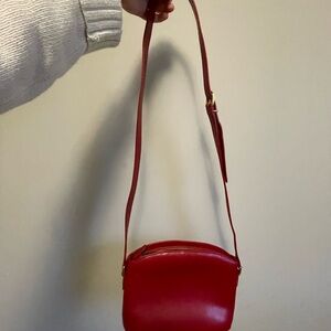 Elegant Vintage Coach Red Leather Crossbody Bag